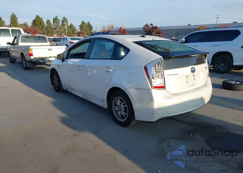 2011 Toyota Prius Three z USA, uszkodzony, nr VIN JTDKN3DUXB5327598
